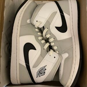 Women’s Air Jordan 1 Mid